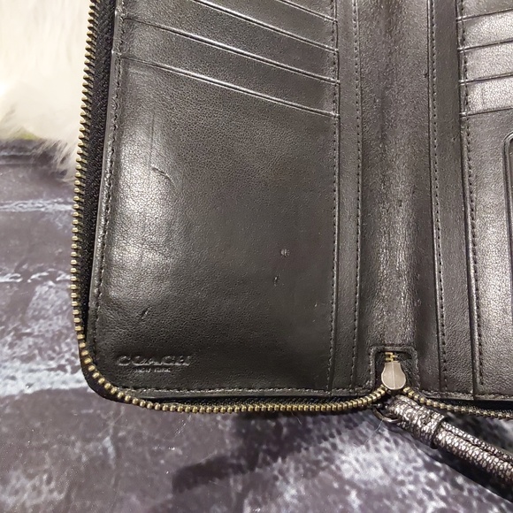 COACH METALIC WRISTLET - Picture 10 of 12
